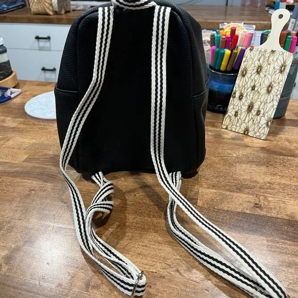 Thirty-One Gives Mini Backpack - Picture 2 of 4